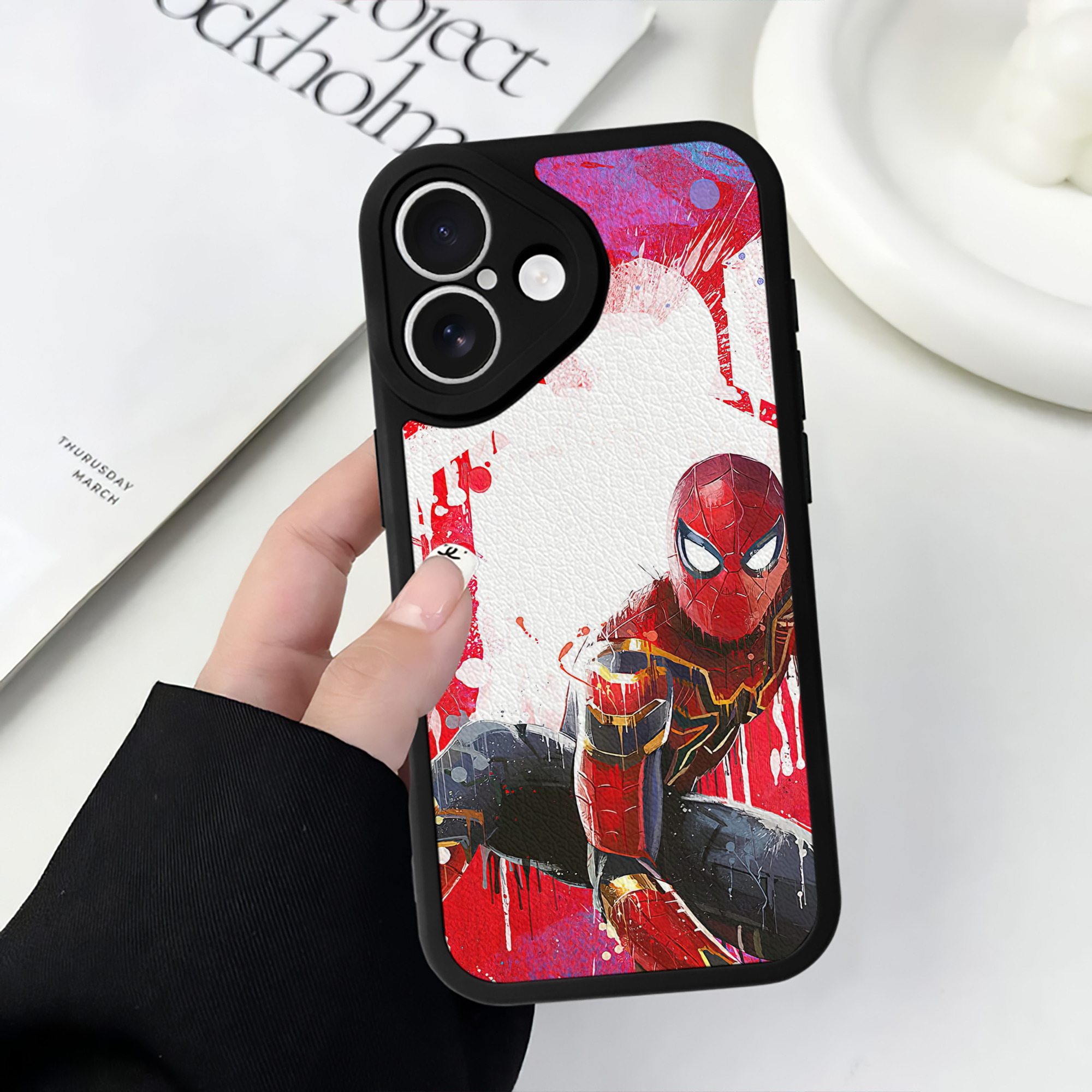 Spider Man スパイダーマン 【iPhone 16シリーズ対応】シリコンスマホケース（レザー調） 材質：シリコン